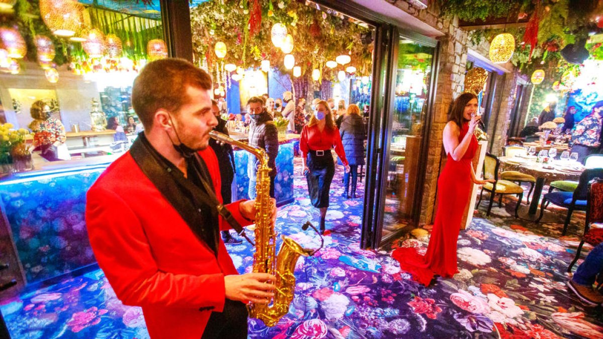 Una actuació musical i un cavall blanc, protagonistes de la inauguració.