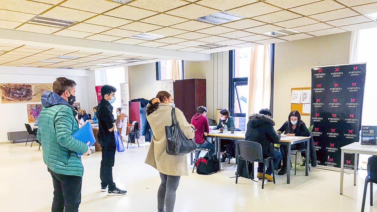 Dijous passat el Servei d'Ocupació va promoure una jornada per posar en contacte treballadors que cerquen feina i empreses.