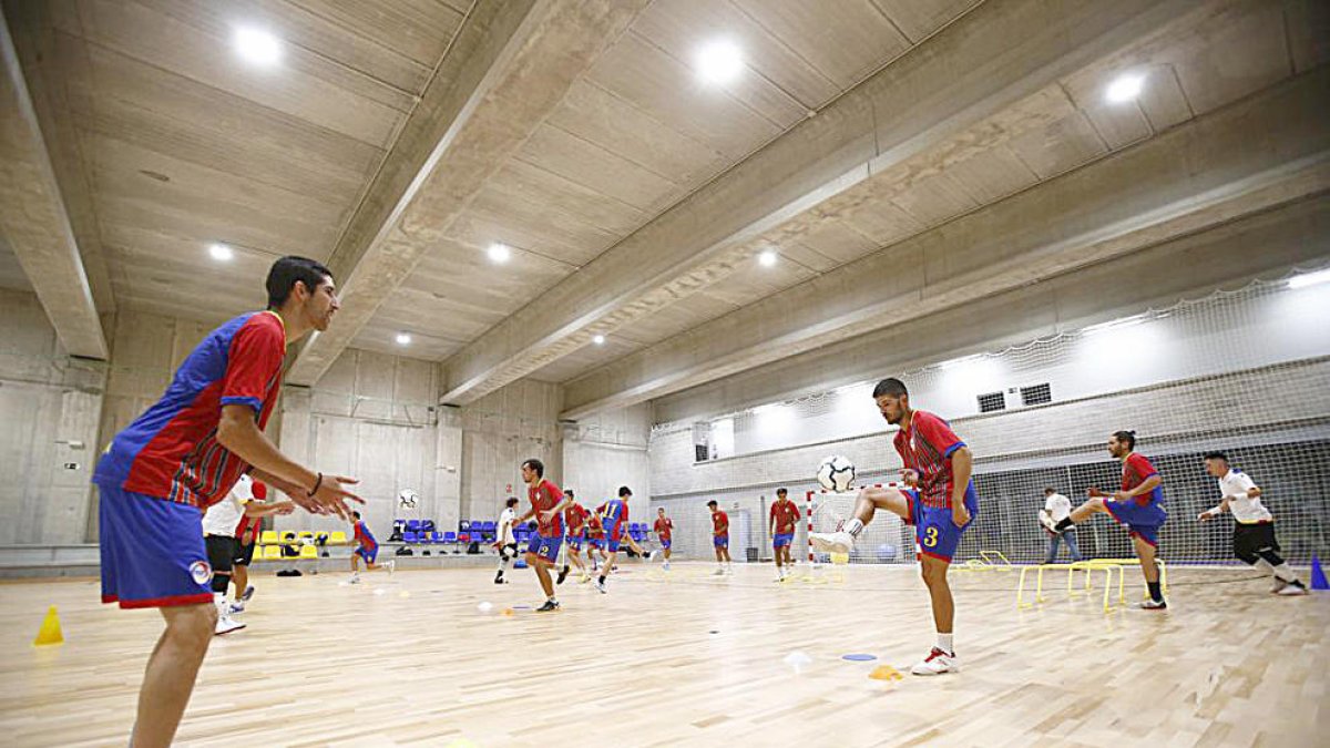 La plantilla de l'Enfaf, durant un entrenament.