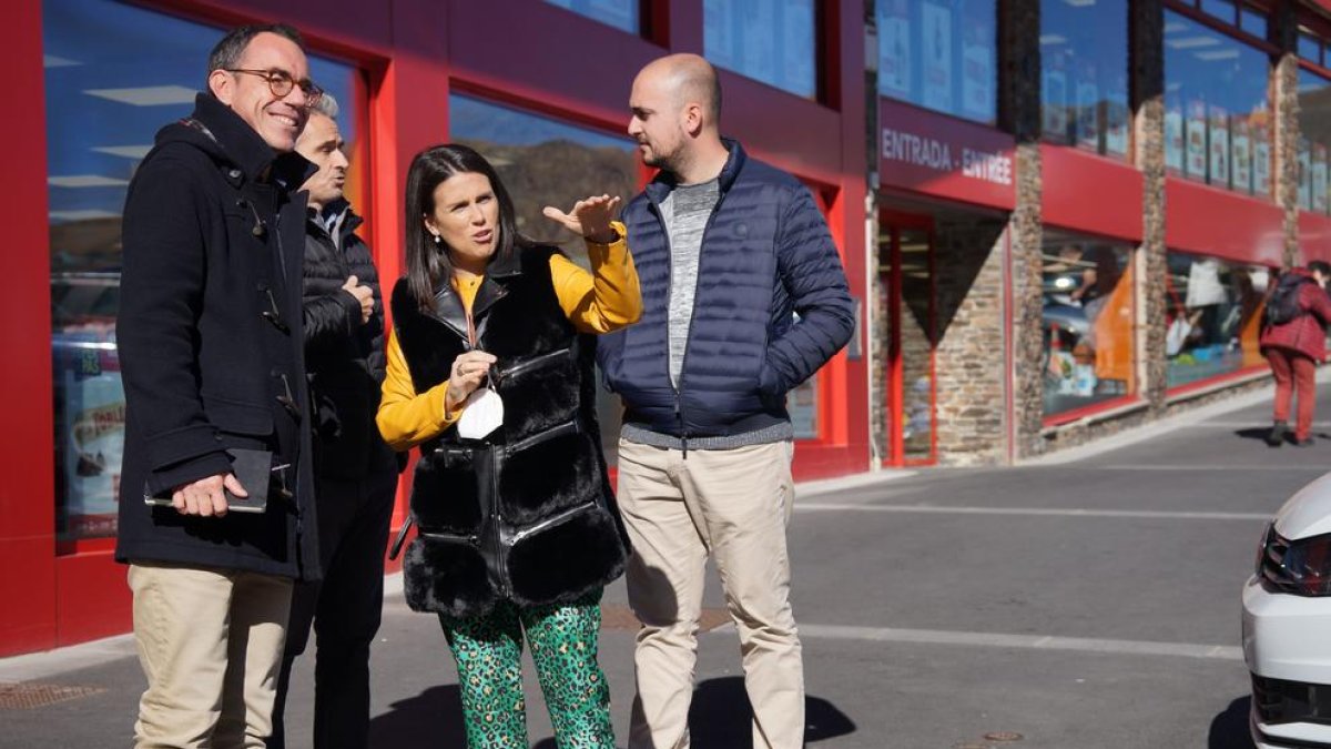 Laura Mas aquest matí a l'espai renovat al carrer Sant Jordi