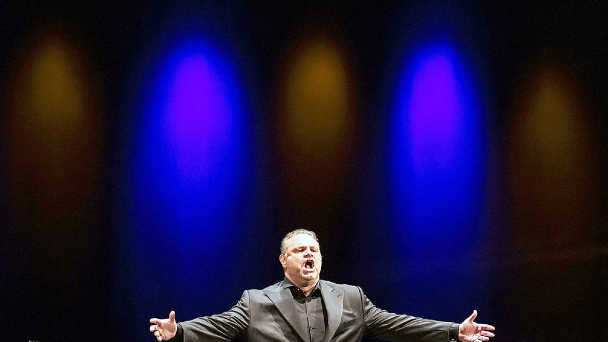 Un moment de l'actuació del tenor maltès.