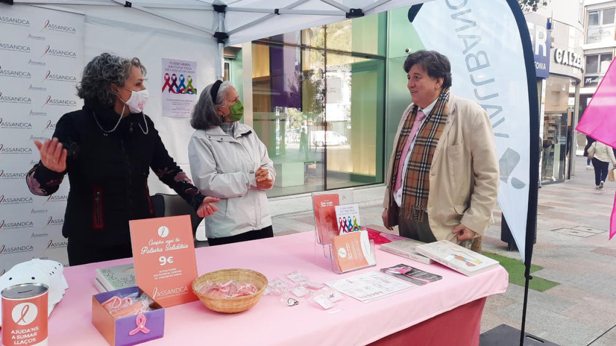 Punt de venda de la polsera solidària d'Assandca