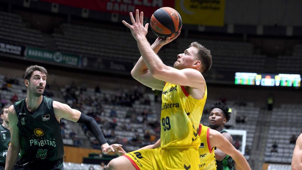 Gal Mekel al partit contra la Penya a Badalona