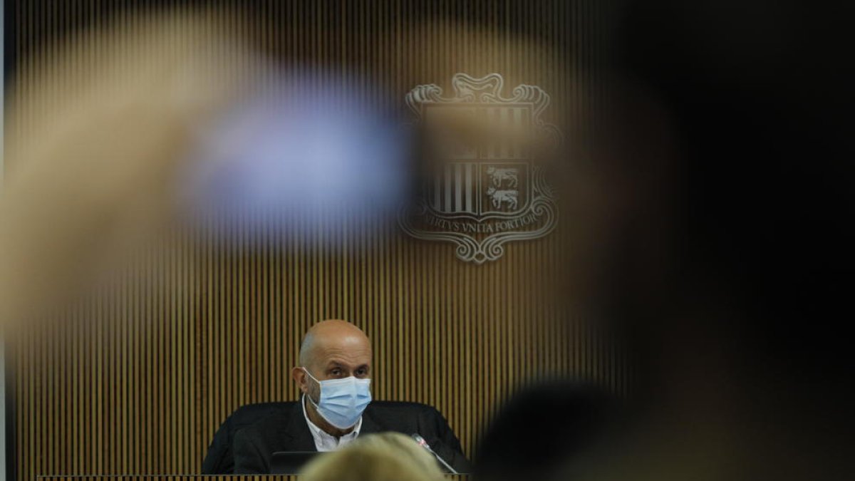 El ministre Benazet a la comissió de Sanitat