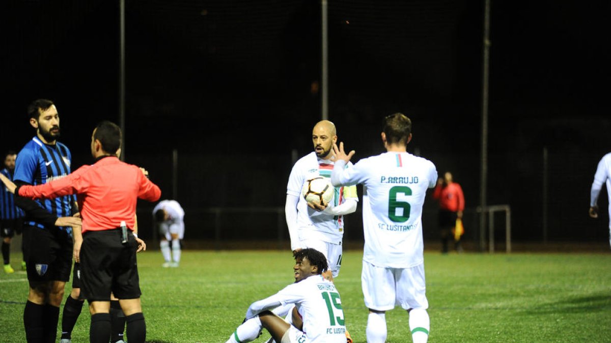 Un dels últims duels de l'FC Lusitans.