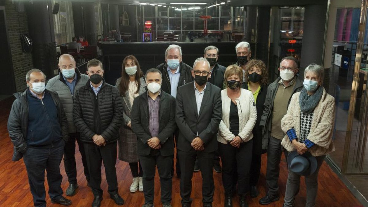 Els excònsols i cònsols en la reunió d'ahir al Palau de Gel