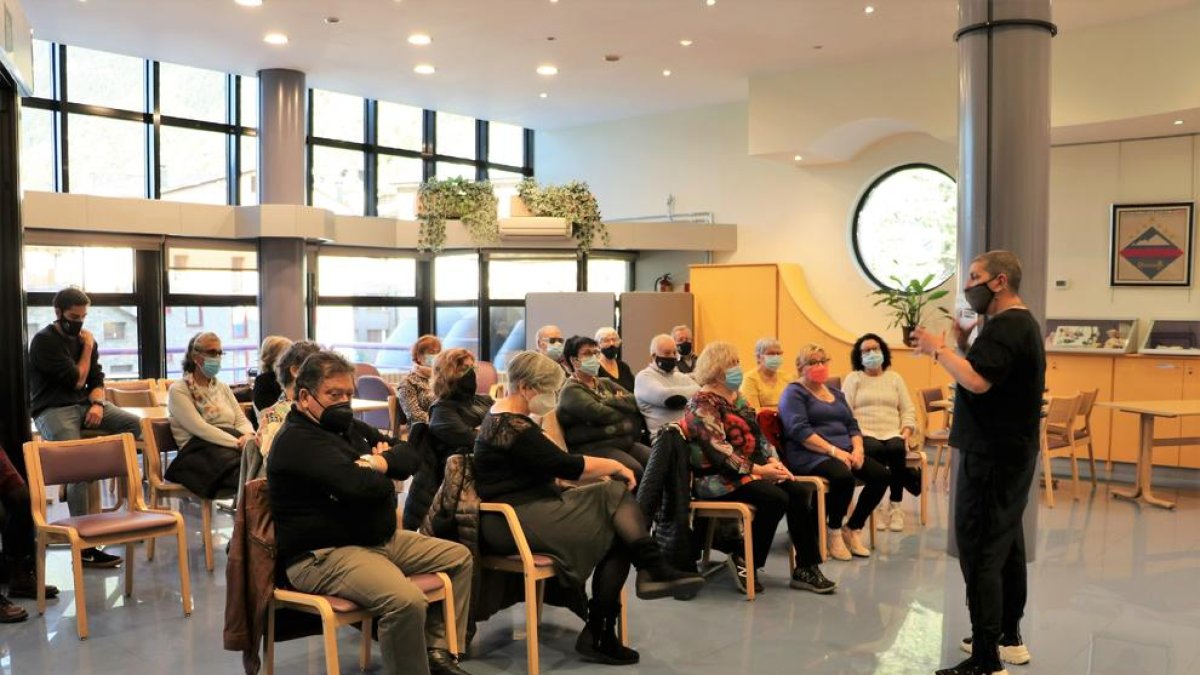 Xerrada 'Viure amb una visió, actitud i aptitud positiva' al Cafè del Poble