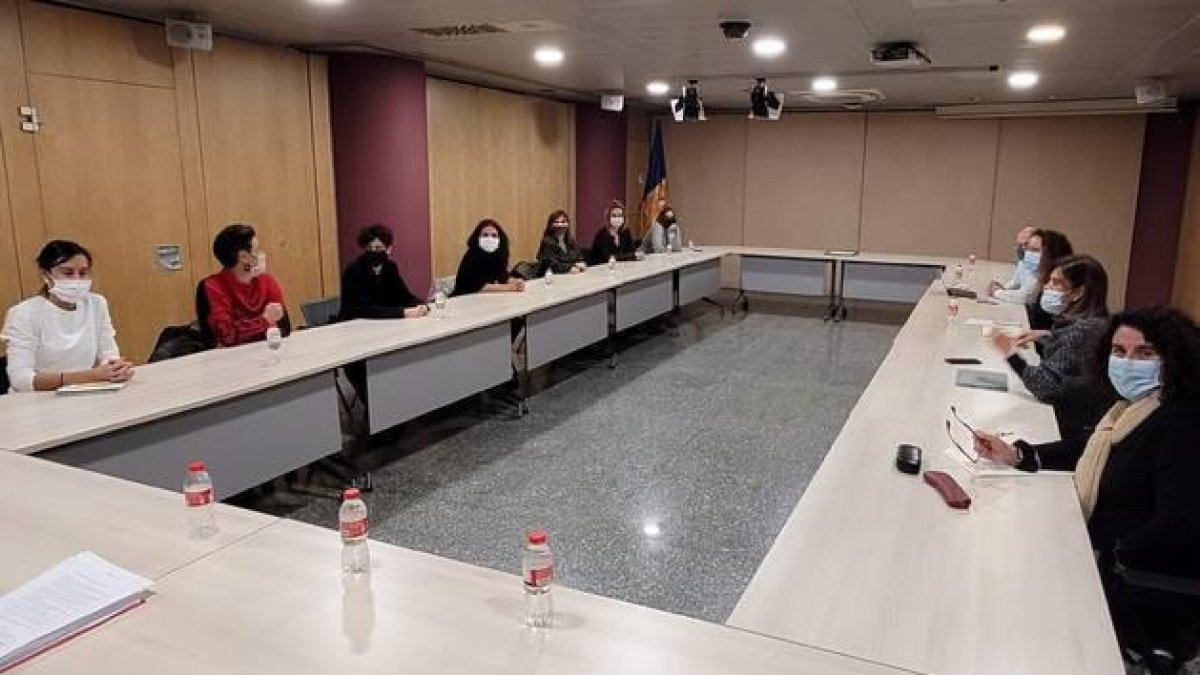 La visió general dels professionals és que es fa difícil el normal seguiment de les classes