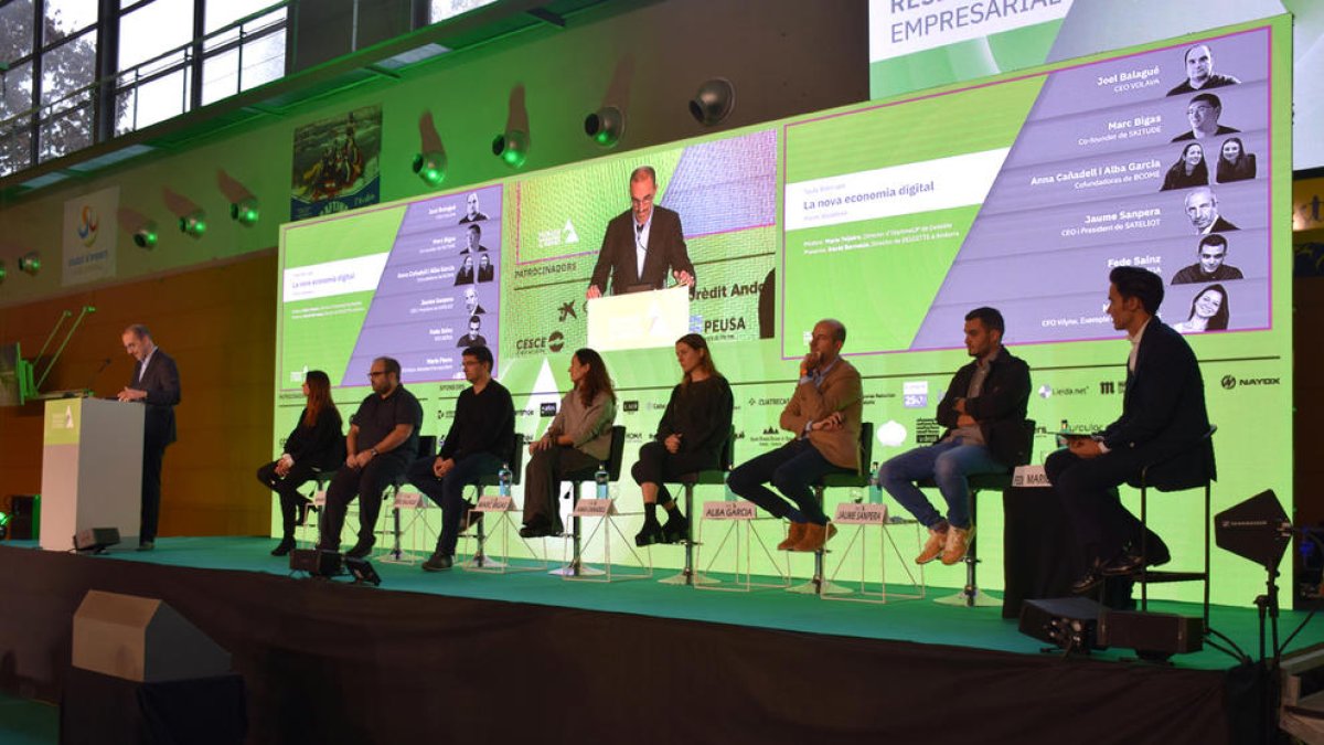 Un instant de la taula d''start-ups' 'La nova economia digital'.