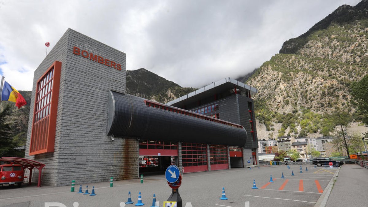 La caserna del cos de bombers de Santa Coloma