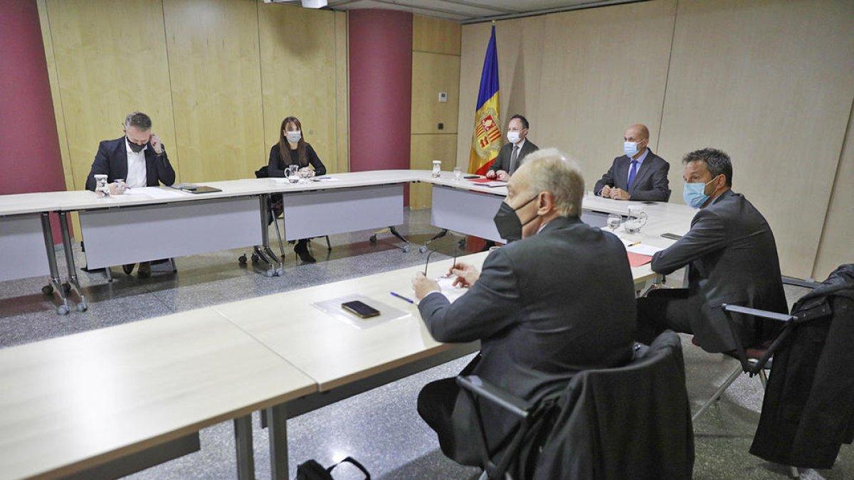 Trobada dels grups parlamentaris i el Govern per al pacte d'Estat de salut.