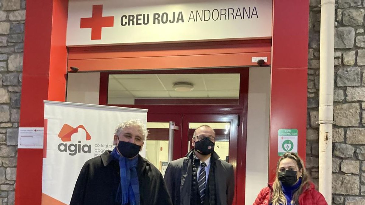 Signatura de l'acord entre Creu Roja Andorrana i l'AGIA