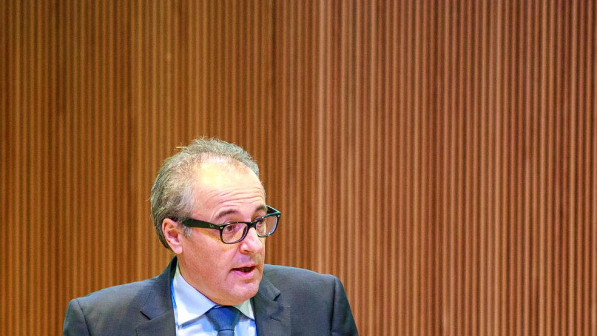 El conseller de terceravia Joan Carles Camp, ahir en seu parlamentària.