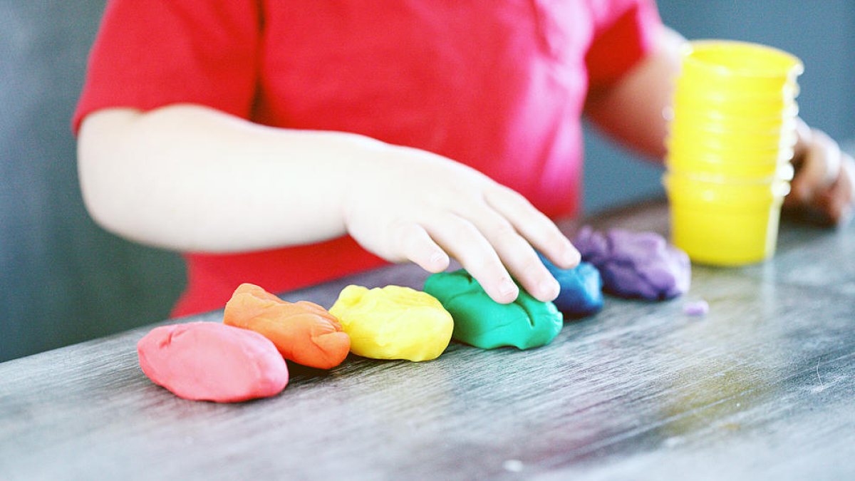 Caldria pensar que qui treballa amb nens té un cor enorme i que és profundament respectuós