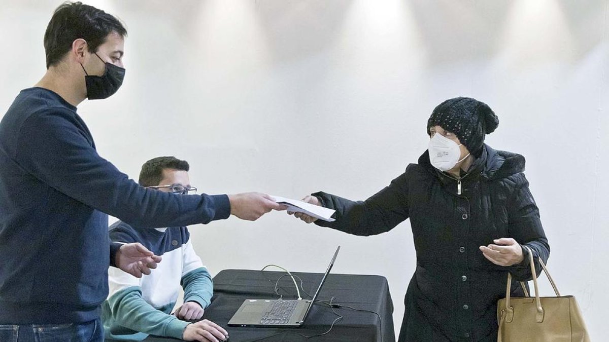 Els comuns inicien el repartiment d'autotests covid