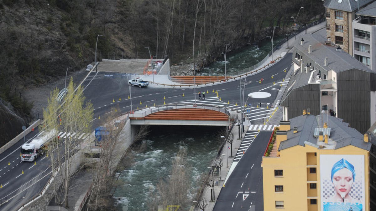Els ciutadans de Sant Julià són els que menys usen el vehicle privat