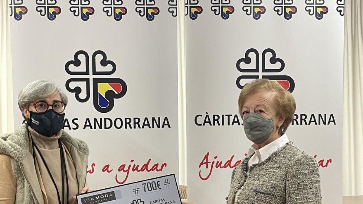 Entrega del xec solidari a Càritas