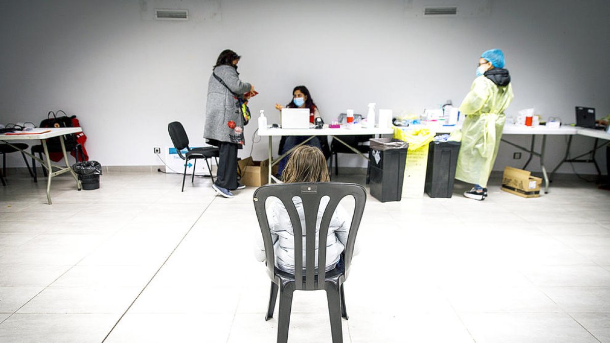 Una nena fent-se una TRA.