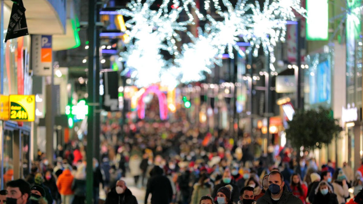 Turistes a l'eix central.