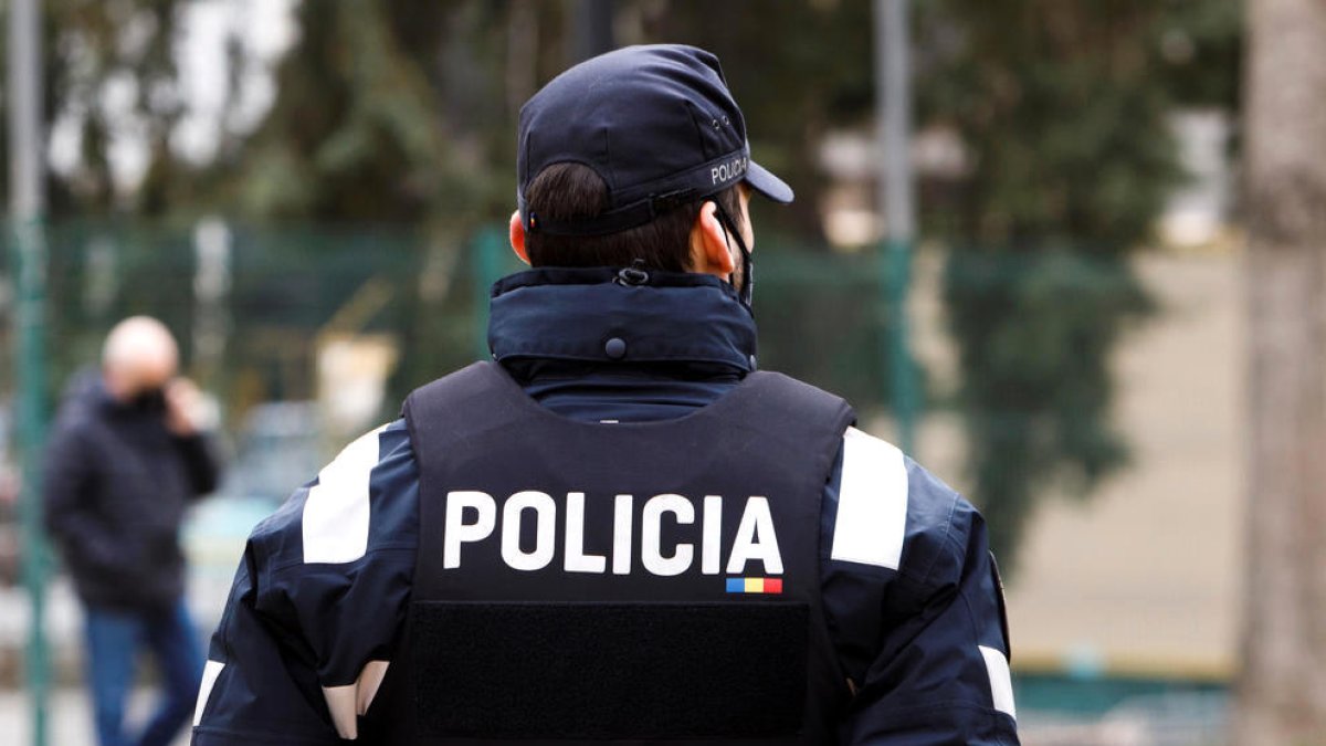 Un agent de policia.