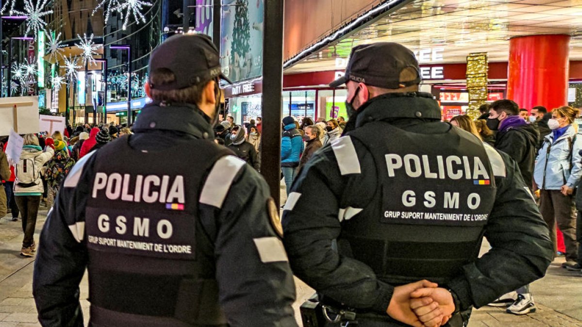 Agents del grup de suport al manteniment de l'ordre.