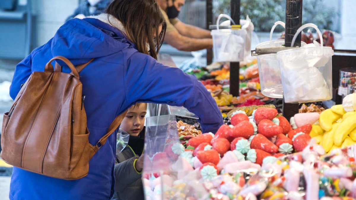 Una parada de llaminadures al mercat.