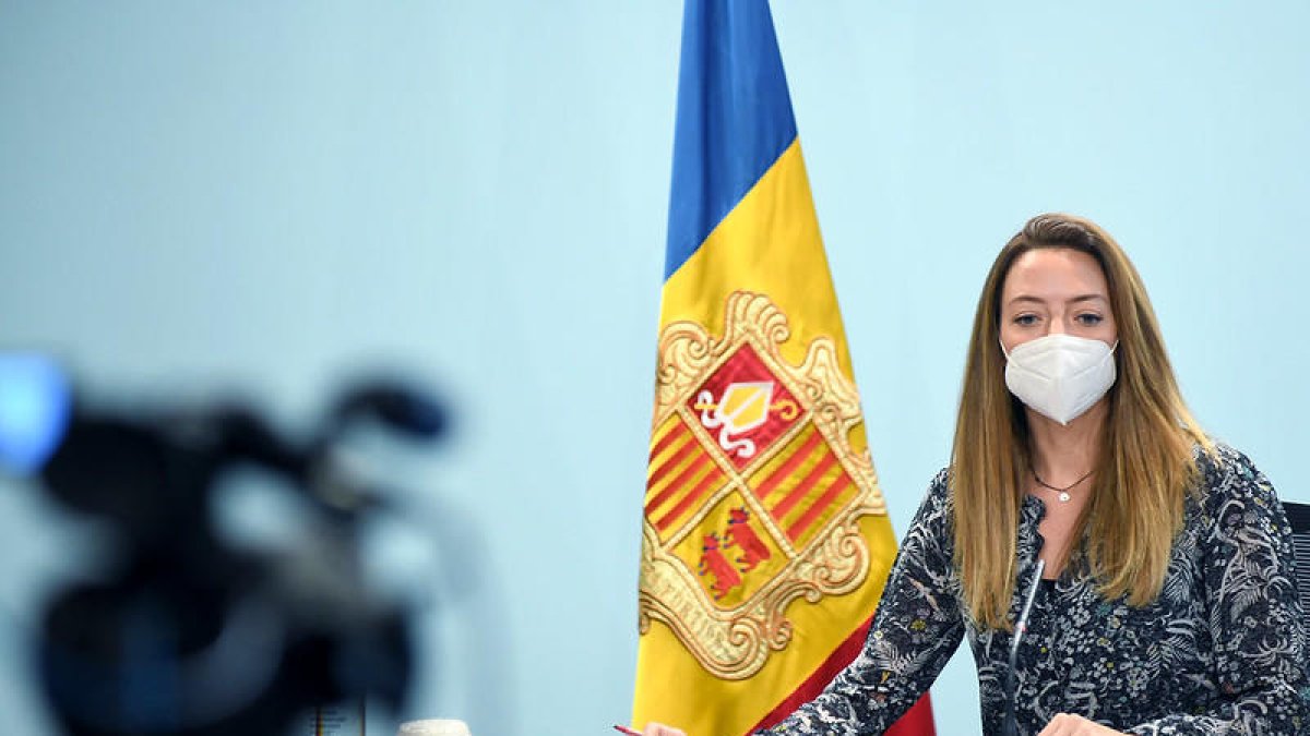 Helena Mas durant la roda de premsa d'actualització sanitària
