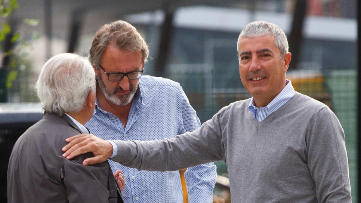 Joan Pau Miquel i Higini Cierco, a les portes de la seu de la Justícia.