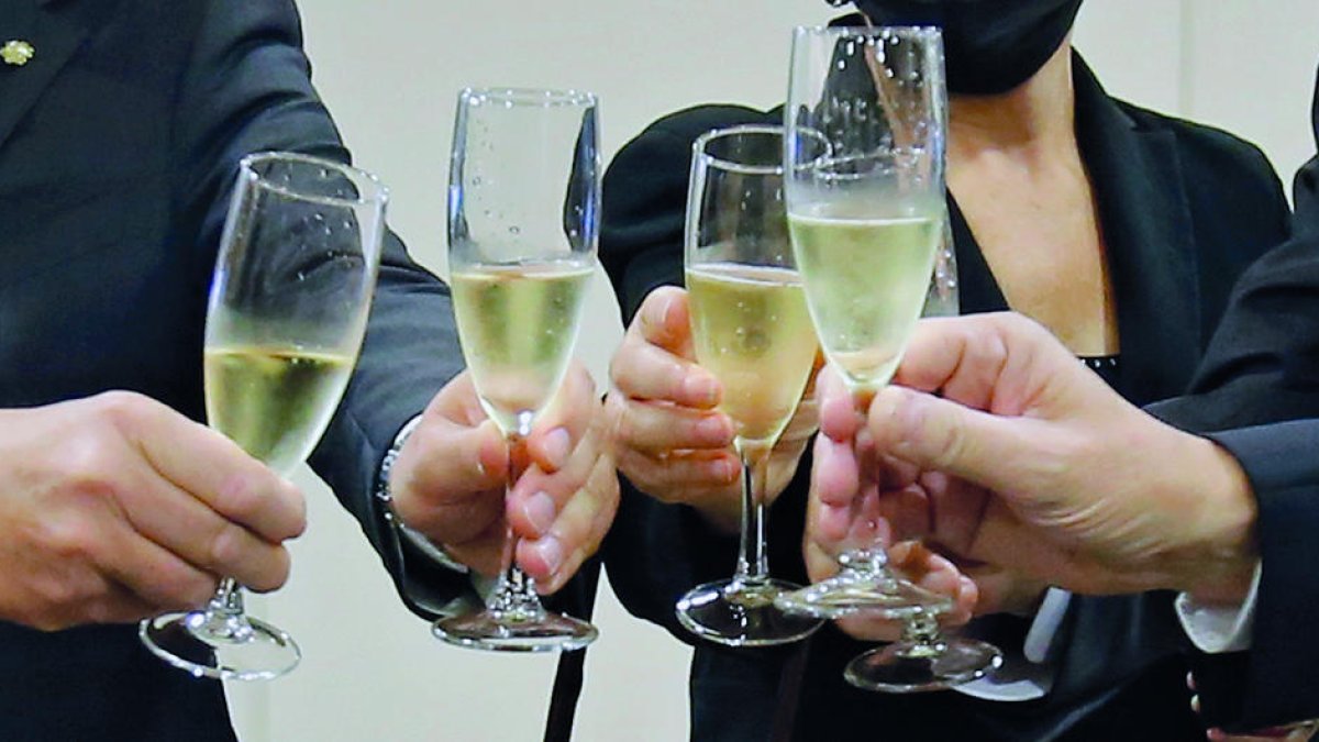 Per compartir taula no cal tenir els mateixos valors, ni idees, tan sols cal el mateix respecte i educació