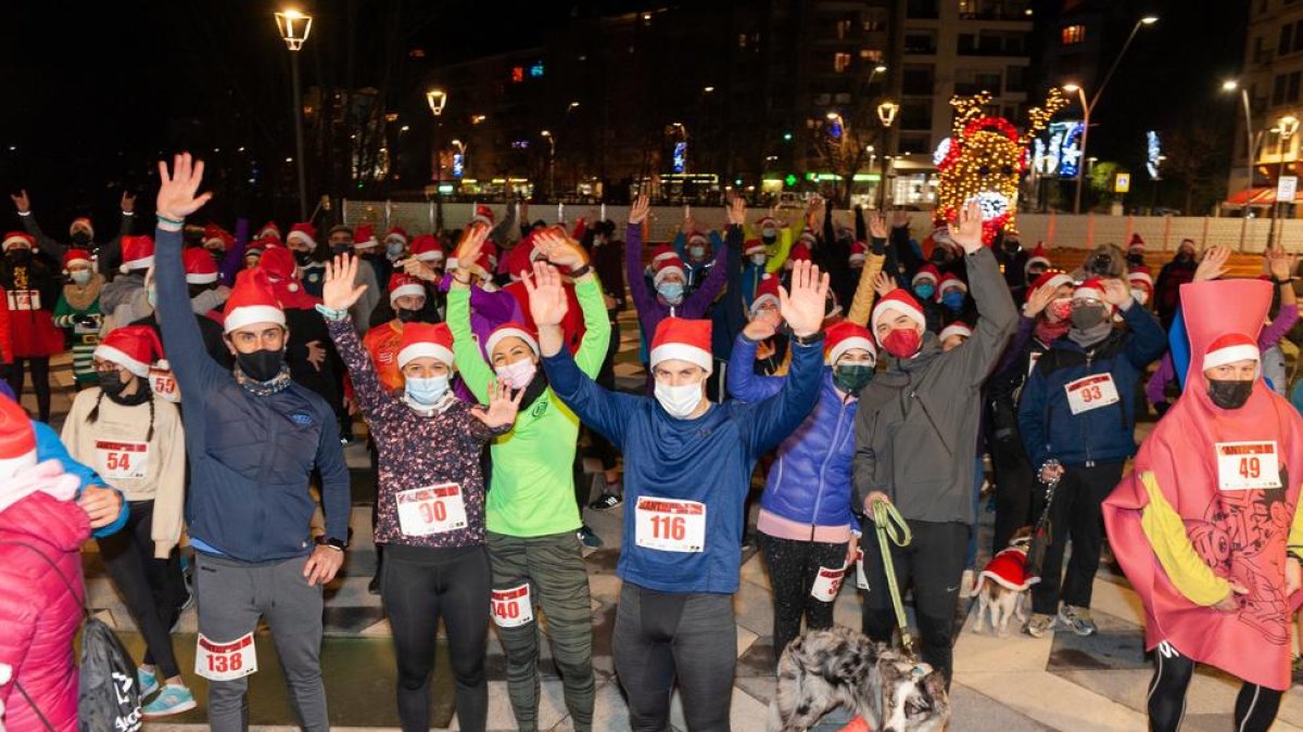 Els participants duien el barret del Pare Noel o anaven disfressats