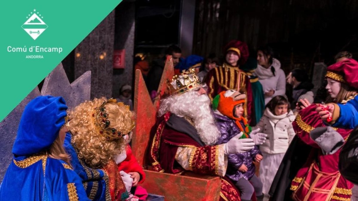 Els reigs mags recuperen la baixada de torxes al Pas de la Casa