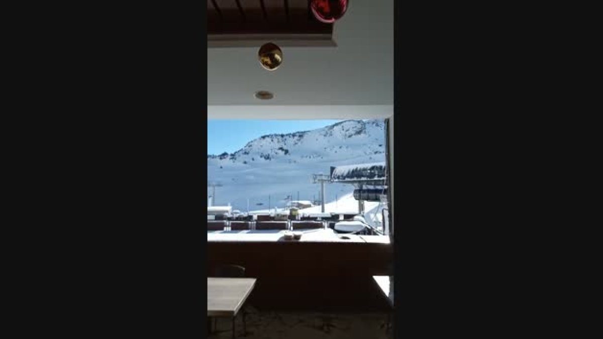 Allau a la Coma d'Arcalis interior del restaurant