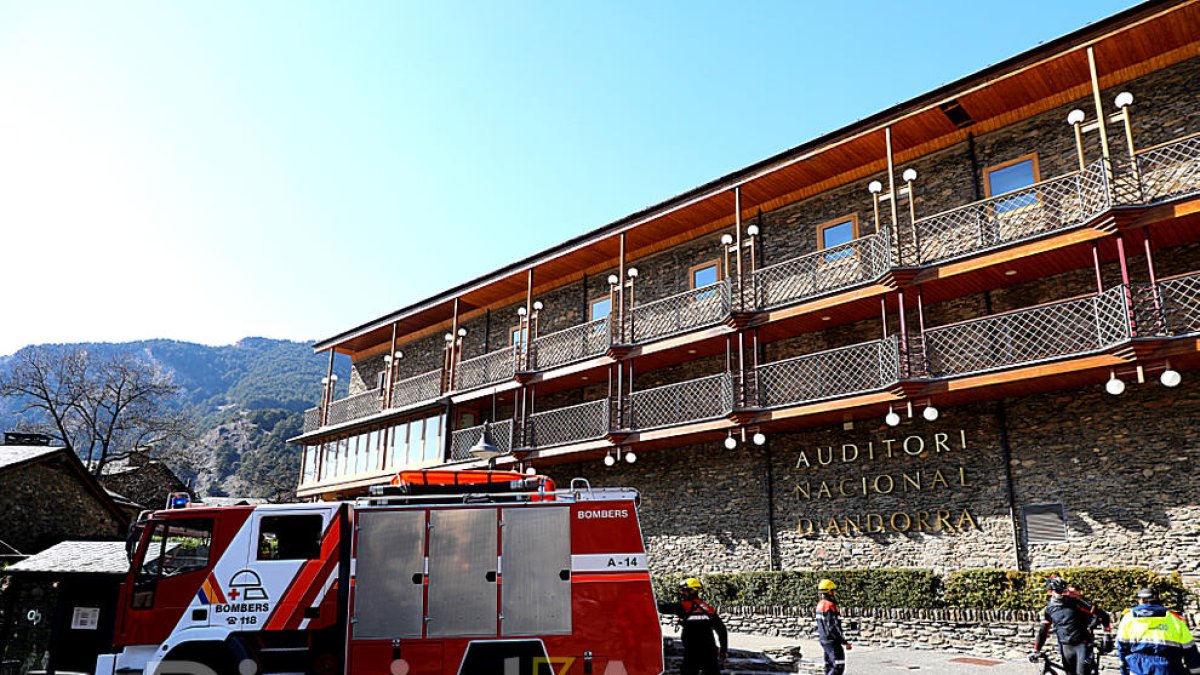 Els bombers que han sufocat el foc a Ordino