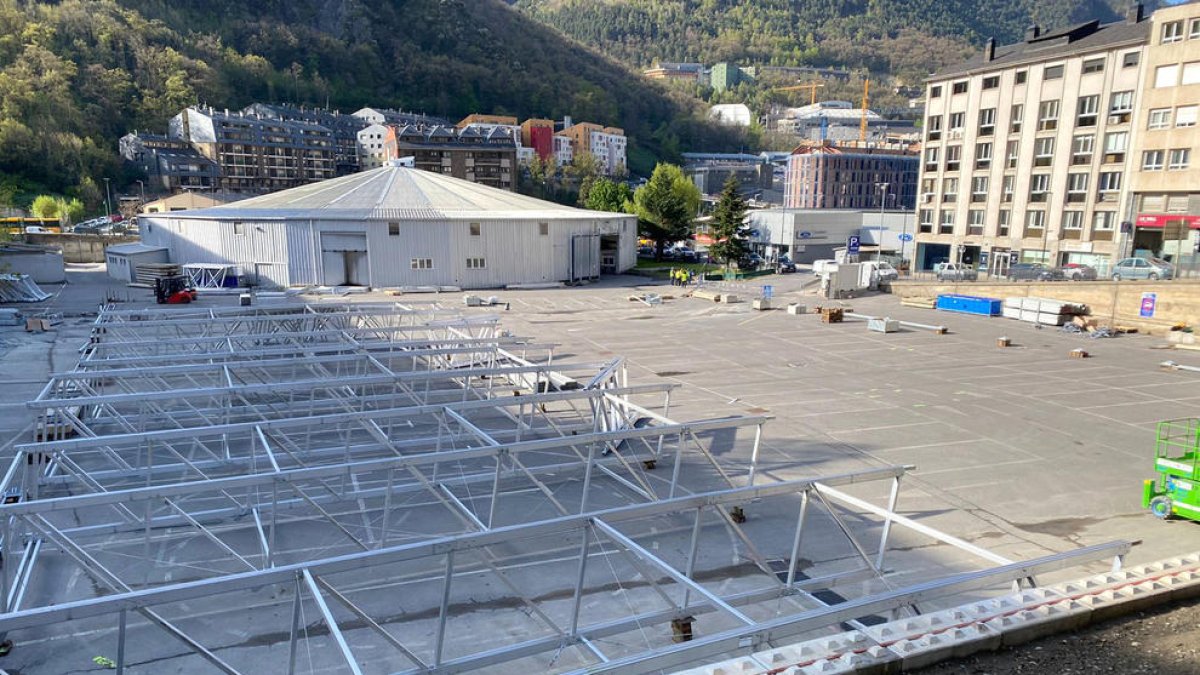 Treballs de muntatge de l'escenari.