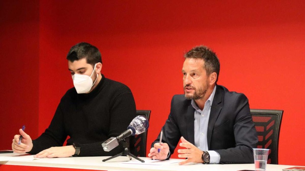 Pere López i el secretari d'Organització durant la roda de premsa