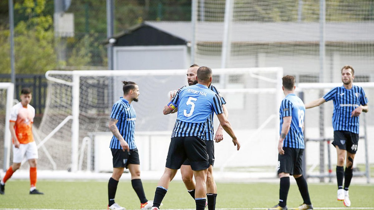 Els jugadors de l'Inter Escaldes celebren un gol.