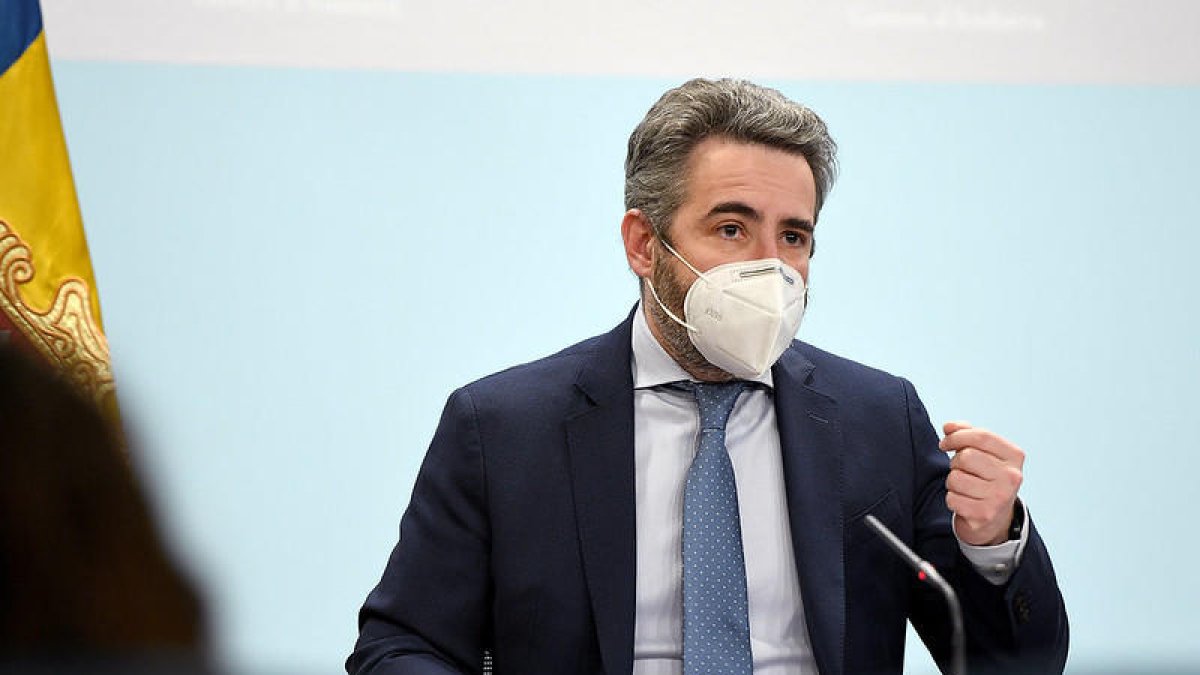 El ministre Jover durant la roda de premsa