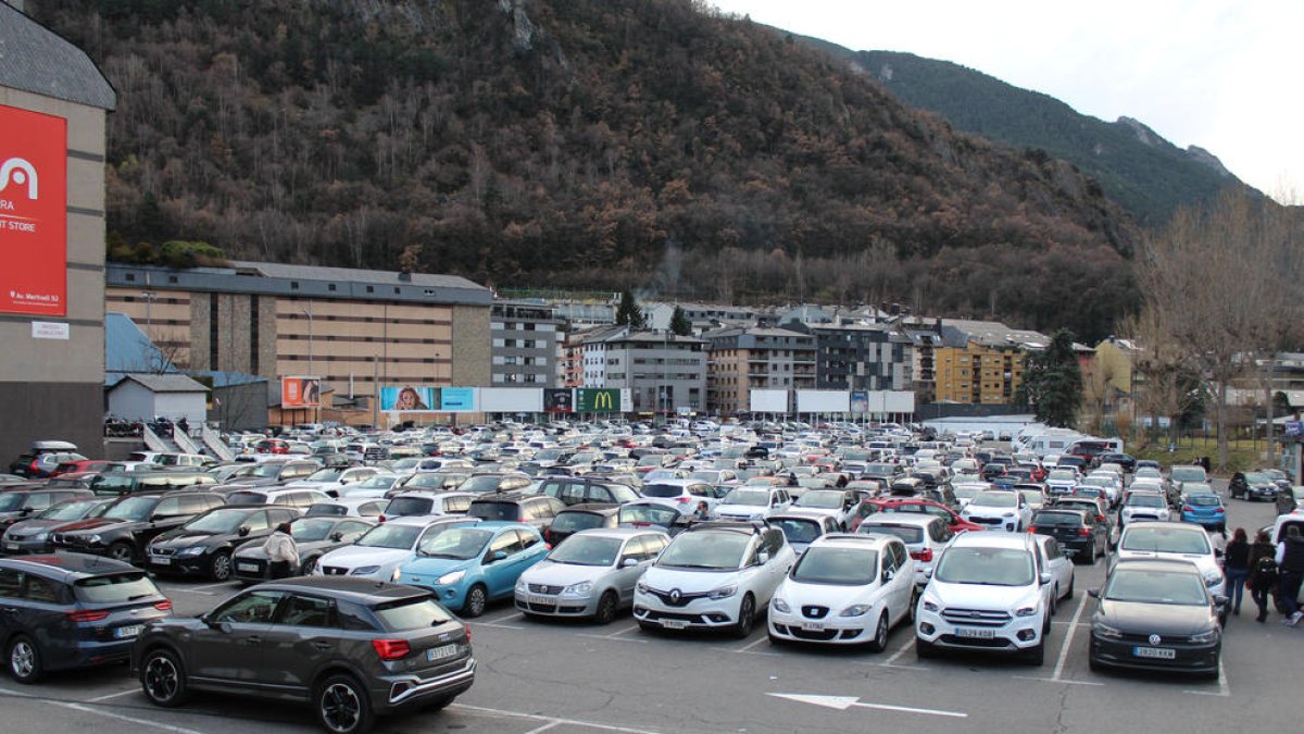 L'aparcament del Parc Central.