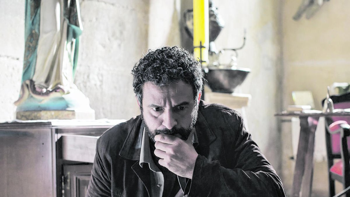 L'actor Isak Férriz en un fotograma de la sèrie.