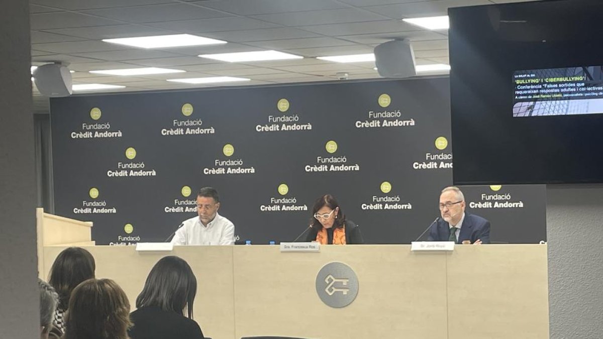 Conferència 'Bullying' i 'ciberbullying'.