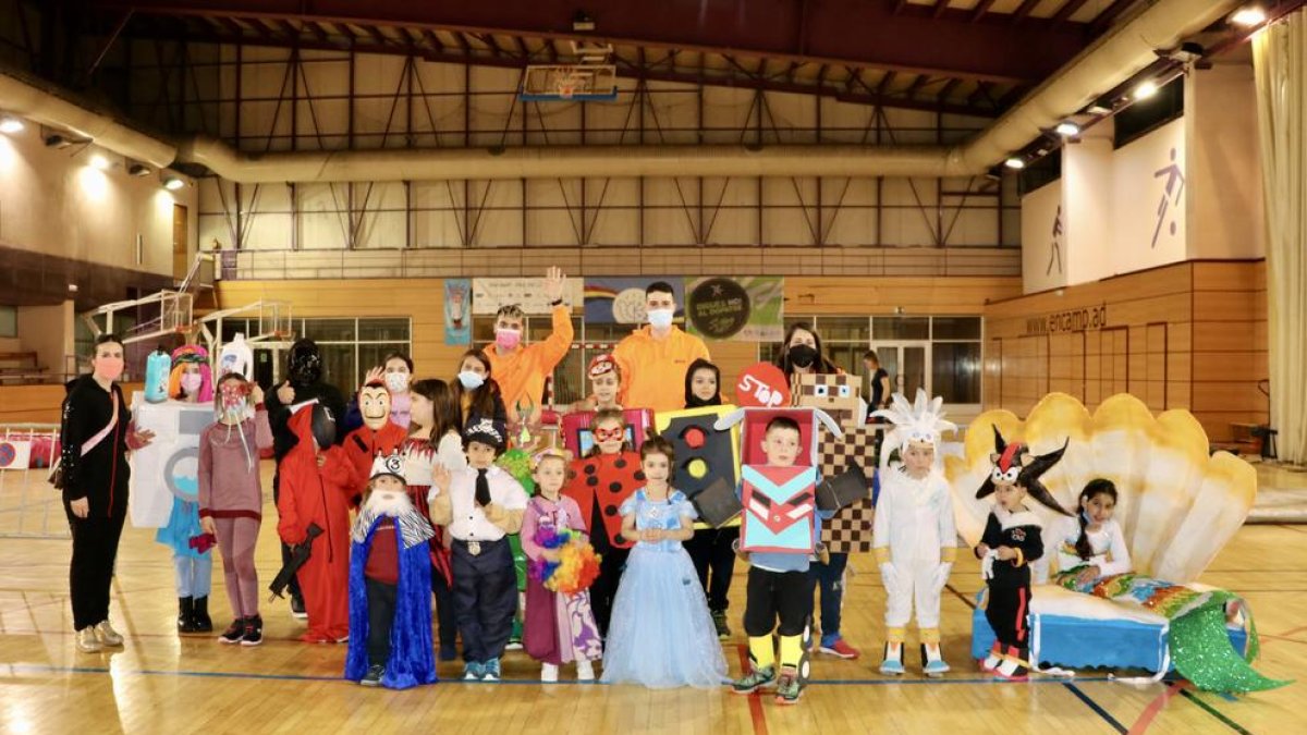 Una vintenta d'infants van participar al Carnaval