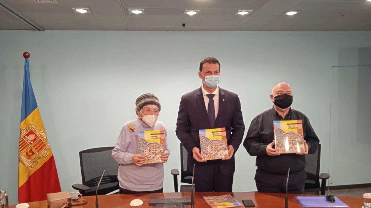El Govern i Pilarín Bayés presenten el llibre dels 40 anys d'història