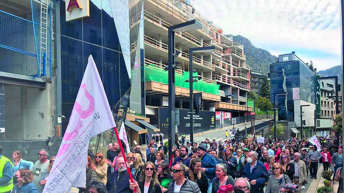 Els vehicles multats del Tour Auto i la manifestació de l'1 de maig, als set tuits