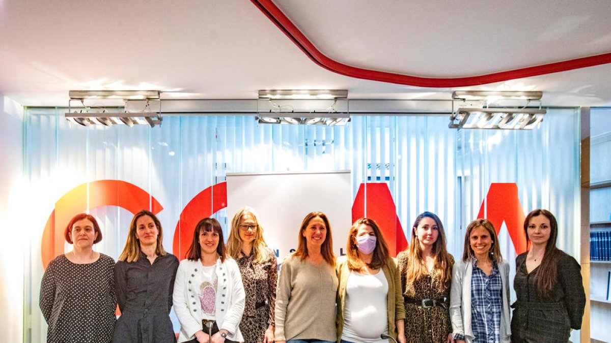 Les representants dels col·legis sanitaris en una roda de premsa.