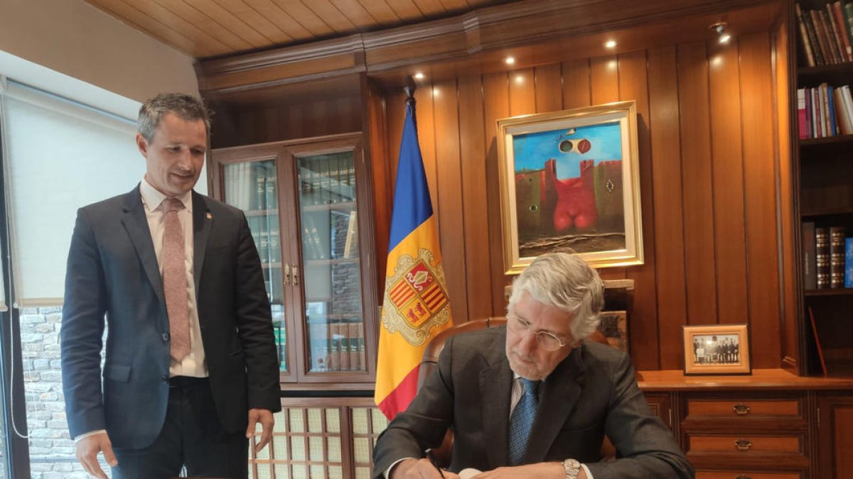 L'ambaixador portuguès visita el comú de la capital
