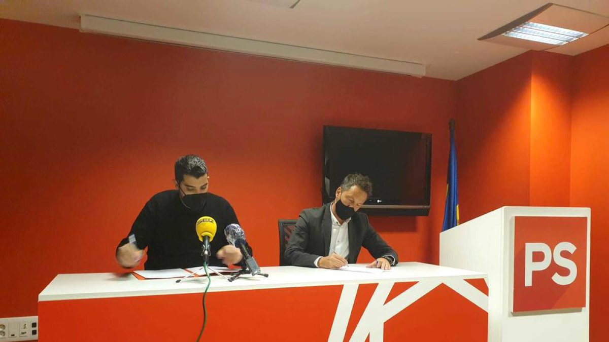 El secretari d'organització del PS i el president, Pere Baró i Pere López.