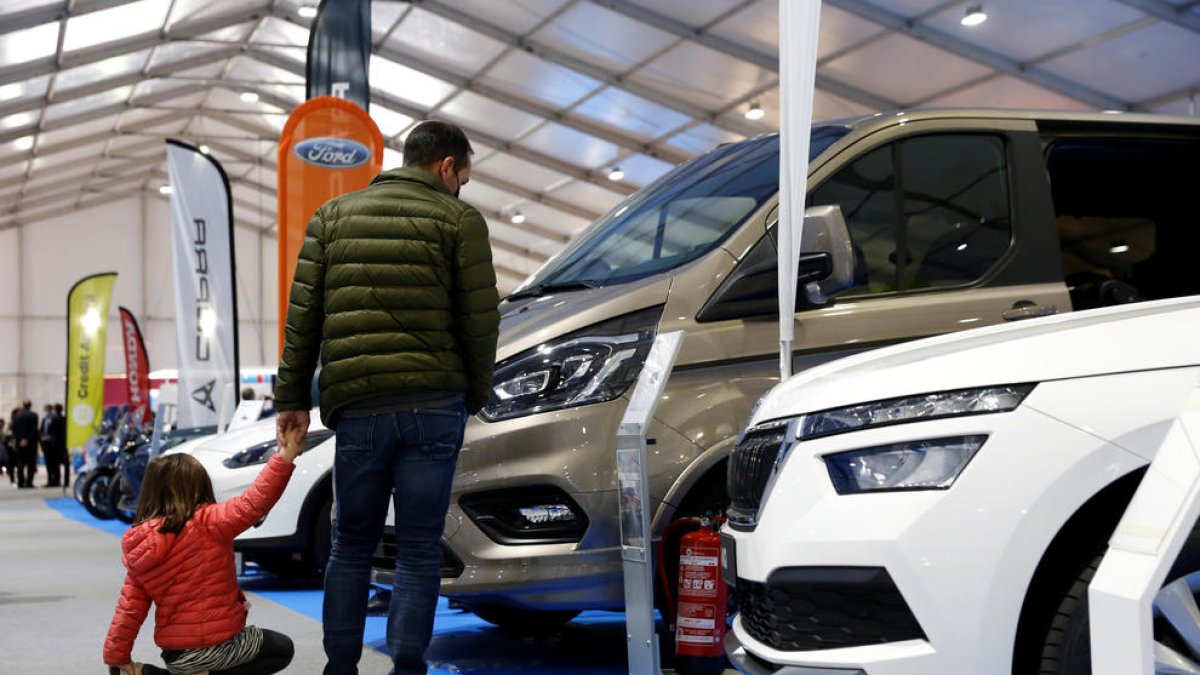 Cotxes en exposició a la darrera Fira d'Andorra la Vella.