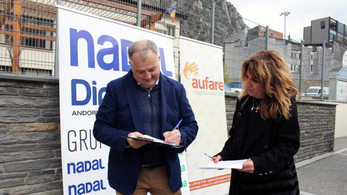 Singnatura del conveni entre AUFARE i Autocars Nadal