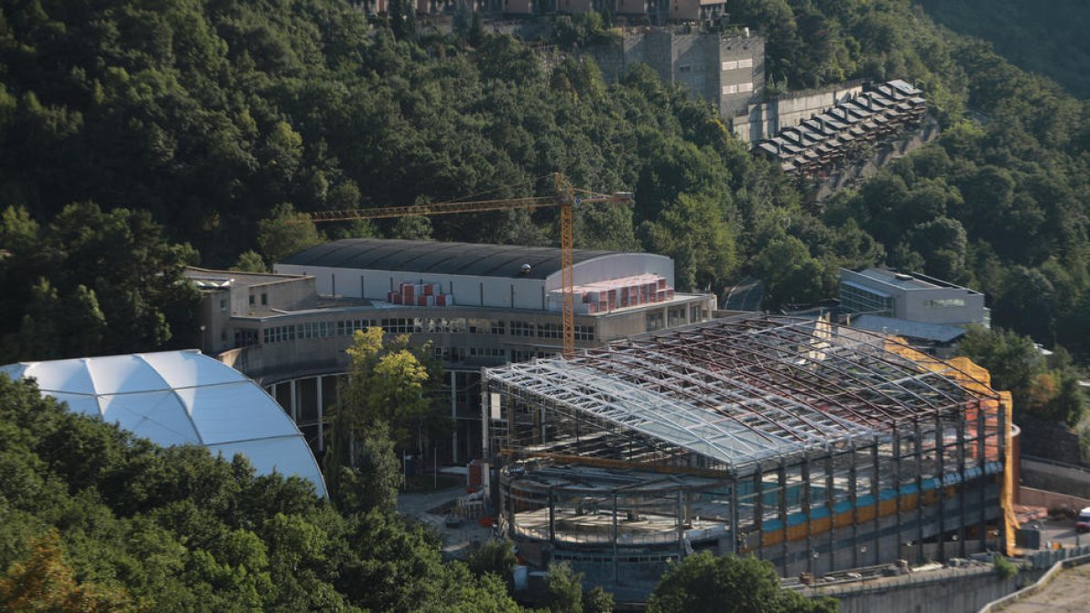 L'esquelet del centre esportiu dels Serradells.
