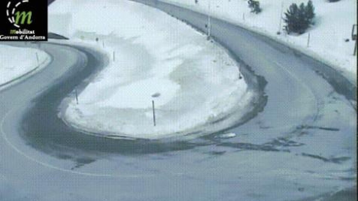 Equipaments per passar el port d'Envalira